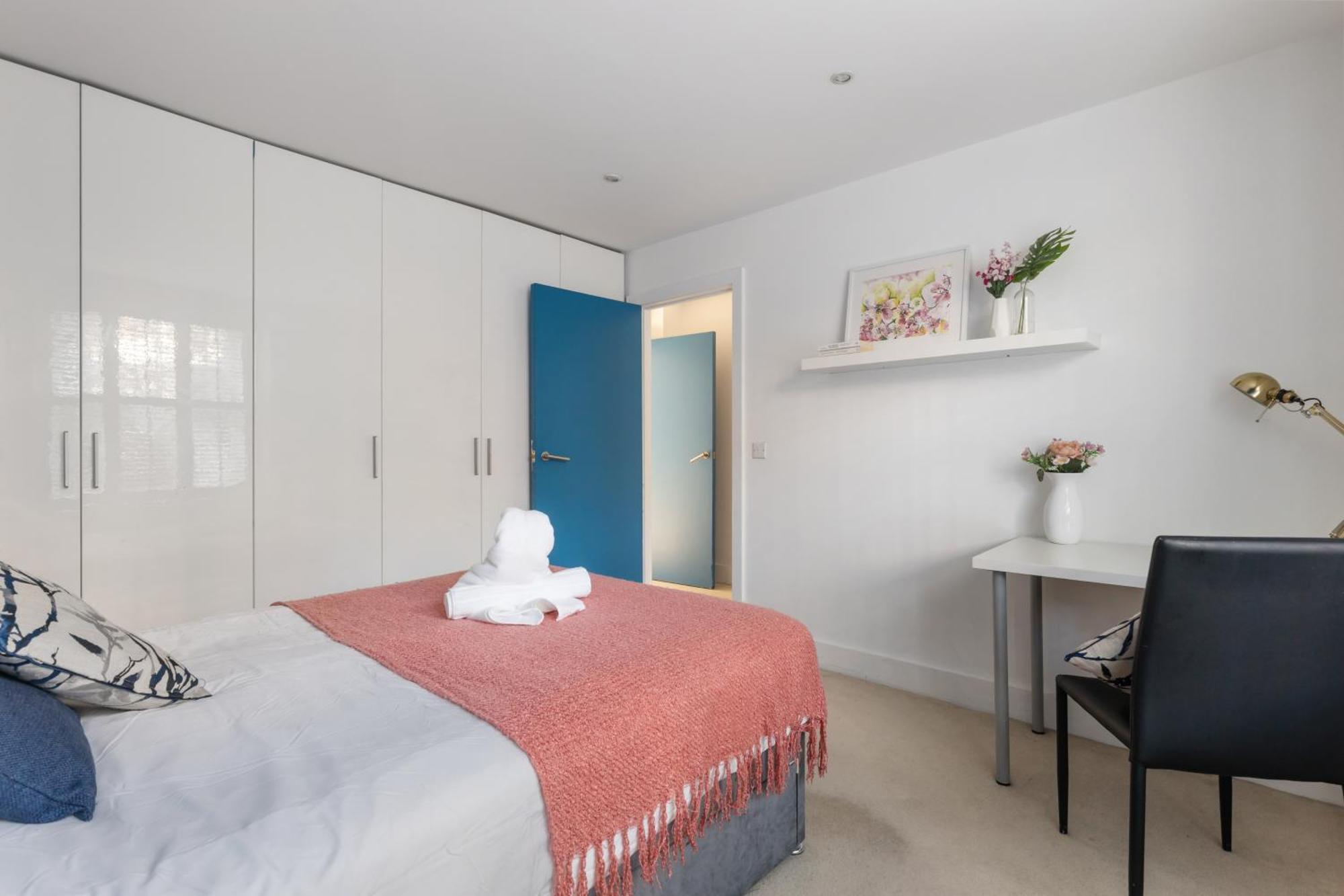 Bright & Cosy 2 Bedroom With Garden In Apartment *