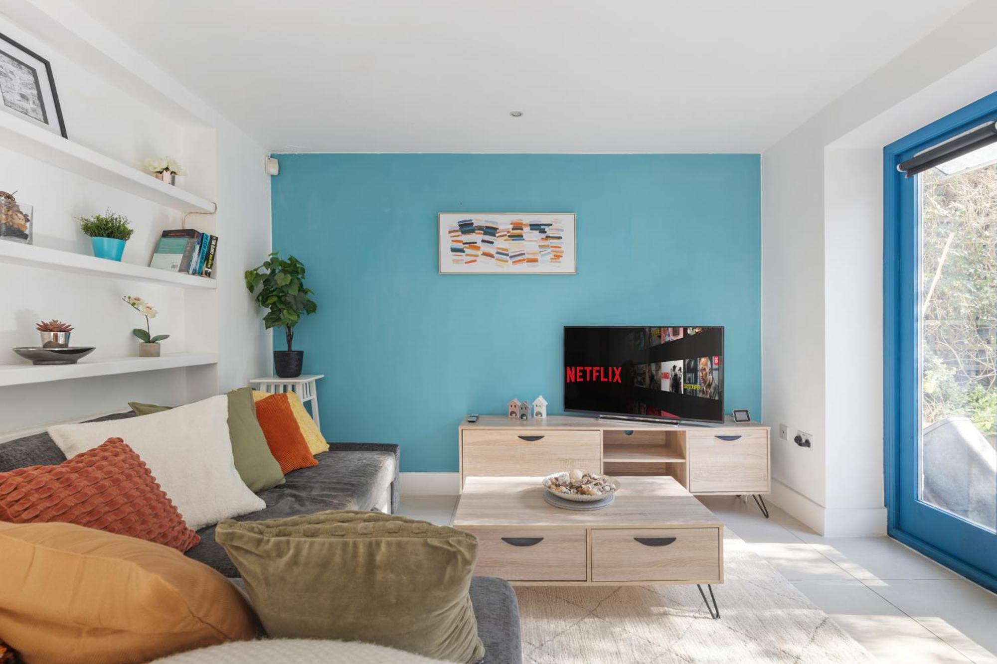 Bright & Cosy 2 Bedroom With Garden In Apartment *